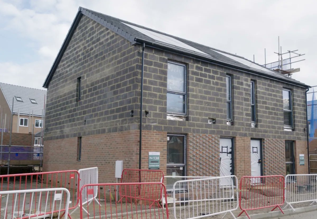 A trial to deliver affordable carbon-negative homes commercially is underway. If successful it will have material impact on the UK’s annual #CO2emissions. Read more here: buff.ly/33Eatvx #carbonnegativehomes