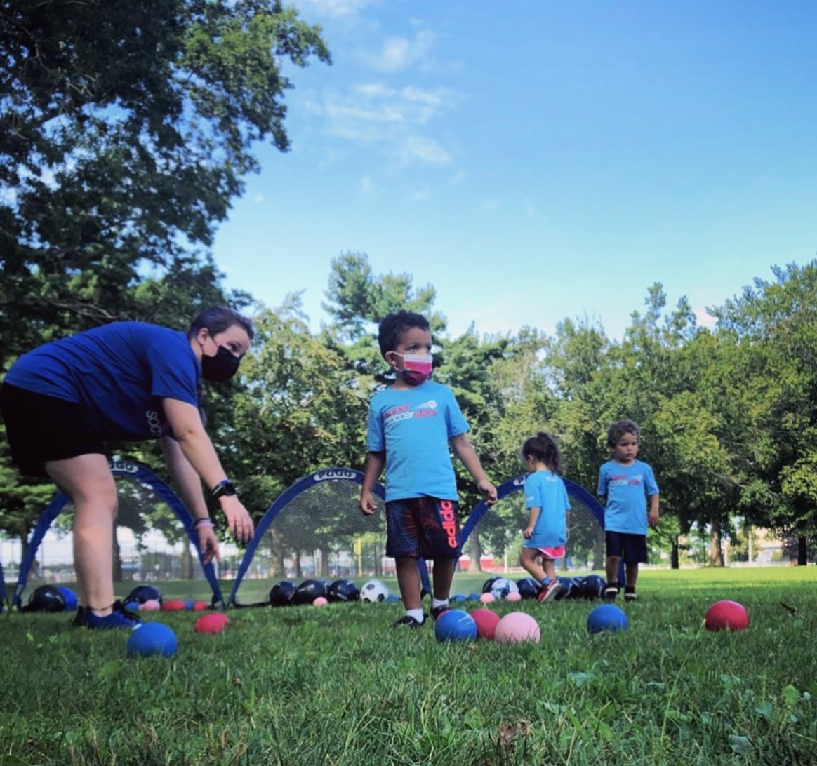 Private classes and camps are a completely personalized experience—set up a one-on-one, sibling, or small group session. Work on the fundamentals or give extra focus on a particular skill you and your Soccer Star want to enhance.

soccerstars.com/private-classe…