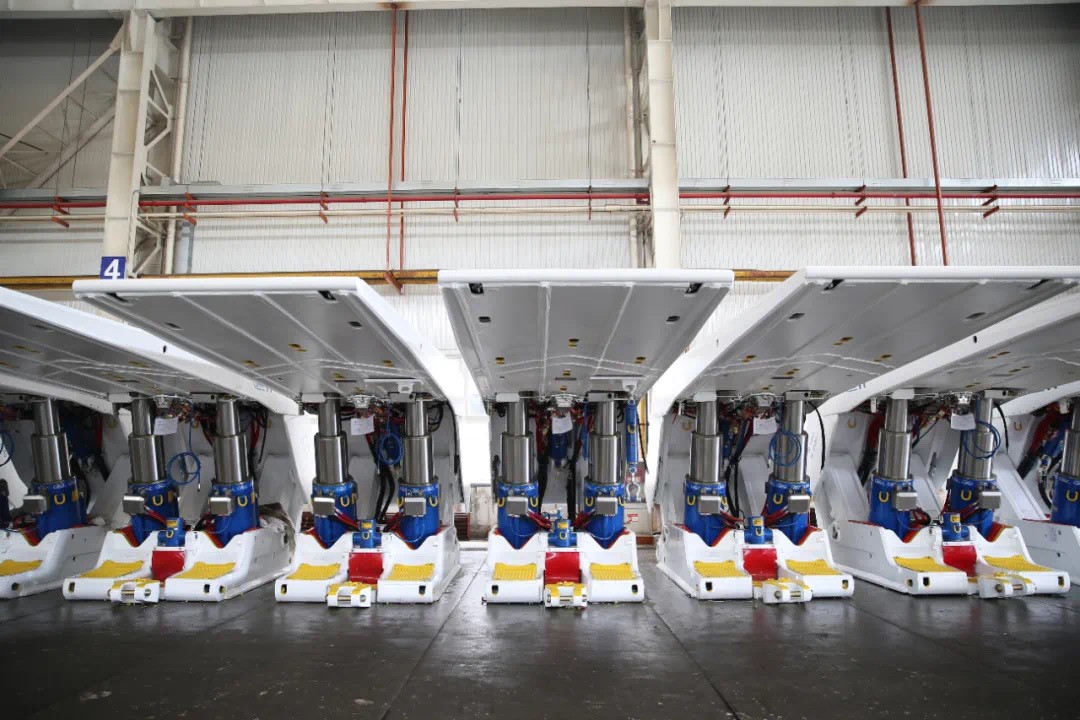 im_mining's tweet photo. A key supplier to @AngloAmericanAU's new #Aquila #longwall mine is China Coal Beijing Coal Machinery Co (BMJ) which delivered two sets of its ZY14790/15/25D powered #roofsupports for the two longwall faces, working with Australian partner #NEPEANLongwall https://t.co/IeISfD4DqO https://t.co/ge5QthqMip