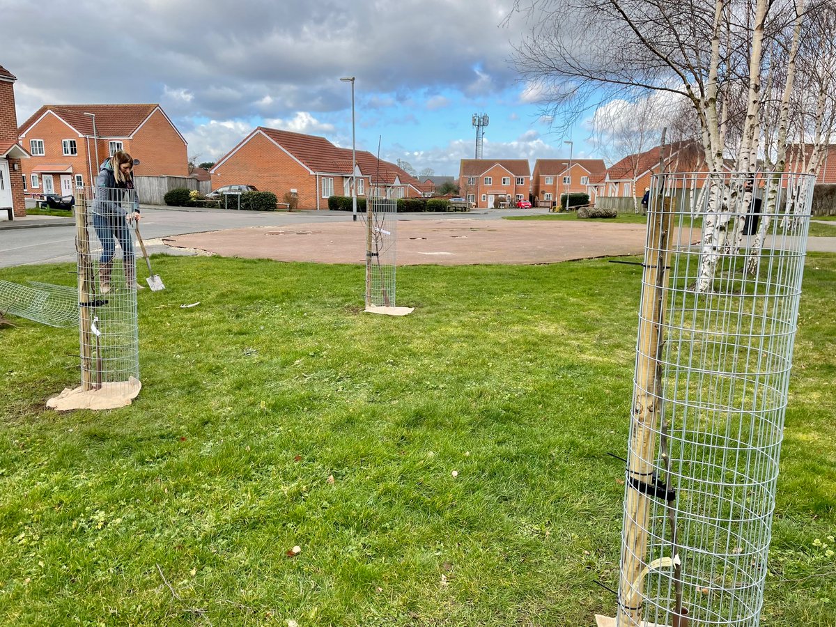 PlatformHousing's tweet photo. Today we started making improvements to Woodland Corner in #Louth

Where there was once a vandalised &amp; damaged play area will now be a home to fruit trees supplied by @EastLindseyDC  as part of their orchard initiative.

#platformcommunities https://t.co/KDskzSniTk