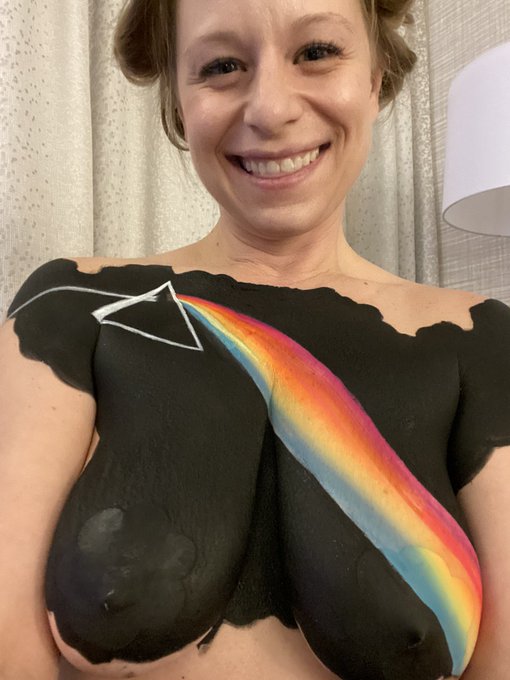 #darksideofthemoon #pinkfloyd #bodypaint https://t.co/rvi6j9oTiw<a href="/tag/darksideofthemoon"class="tags">#darksideofthemoon</a><a href="/tag/pinkfloyd"class="tags">#pinkfloyd</a><a href="/tag/bodypaint"class="tags">#bodypaint</a>