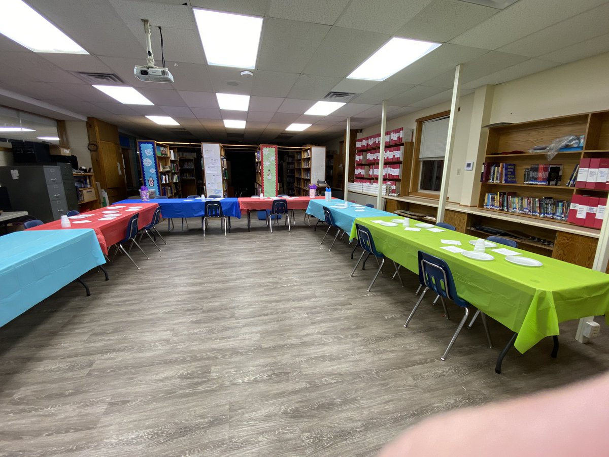 KG4WaterzJ's tweet photo. Donuts for DuDeS!  Ready for the company @NorborneSchools! https://t.co/yccgHp1ldK