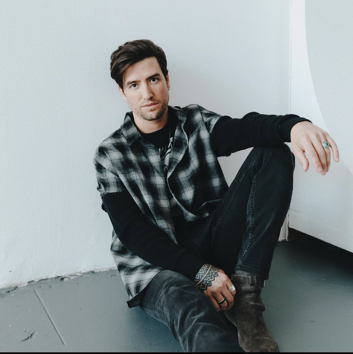 btrscomfort's tweet photo. I love you like a love song baby ❤️‍🔥 https://t.co/znKNLM036u