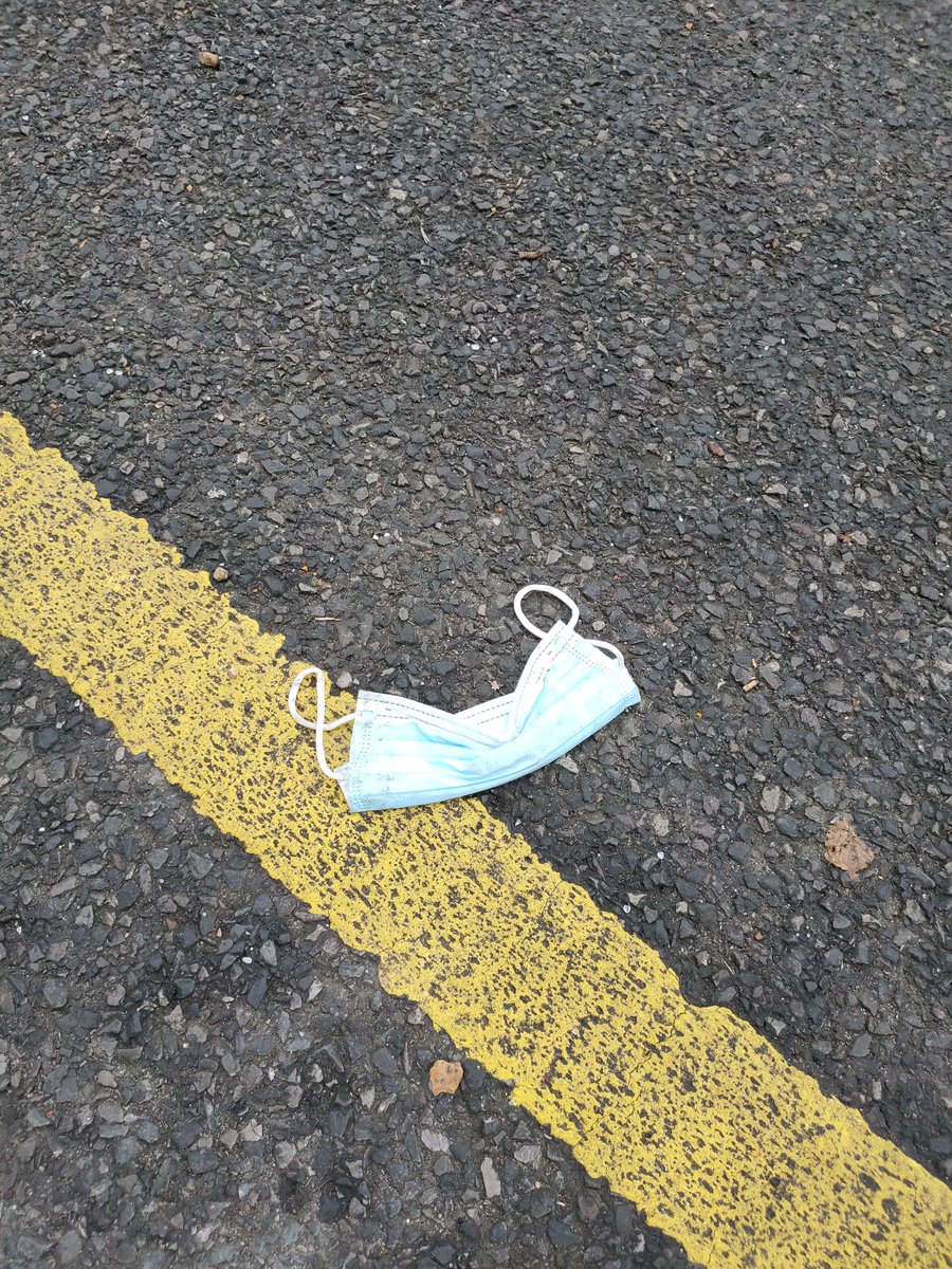 DiscardedMasks's tweet photo. This one will probably get a parking ticket.
#discardedmasks https://t.co/2QTbXFNSbf