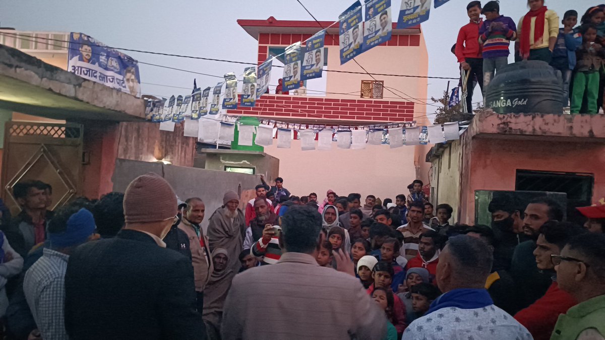 Imarvislamba's tweet photo. उत्तराखण्ड के रुड़की विधानसभा के गांव कान्हपुर मैं मतदान अपील की भीम आर्मी राष्ट्रीय अध्यक्ष माननीय विनय रतन सिंह जी।
@BhimArmyChief @VinayRatanSingh @Bhimarmy_BEM @HimanshuValmi13 @Anil_aazad @ManishKumarASPK @SachinBishtiyan @Vndnason @rajveerseroniya https://t.co/YvyjW3mqrg