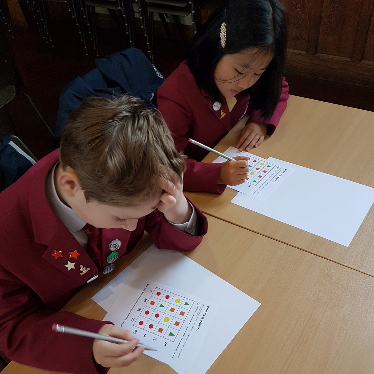 eversfield647's tweet photo. A challenging &amp; fun-filled day for our Form 4 team of able mathematicians at the @KESBham #MathsChallengeDay. Congratulations to Fa-Fa, Charles, Dean &amp; Leo who were selected to represent Eversfield. Thank you @KESBham for a magical day.
Read more 👉https://t.co/D5yV6IK7ZR https://t.co/1lNA9wV8jo
