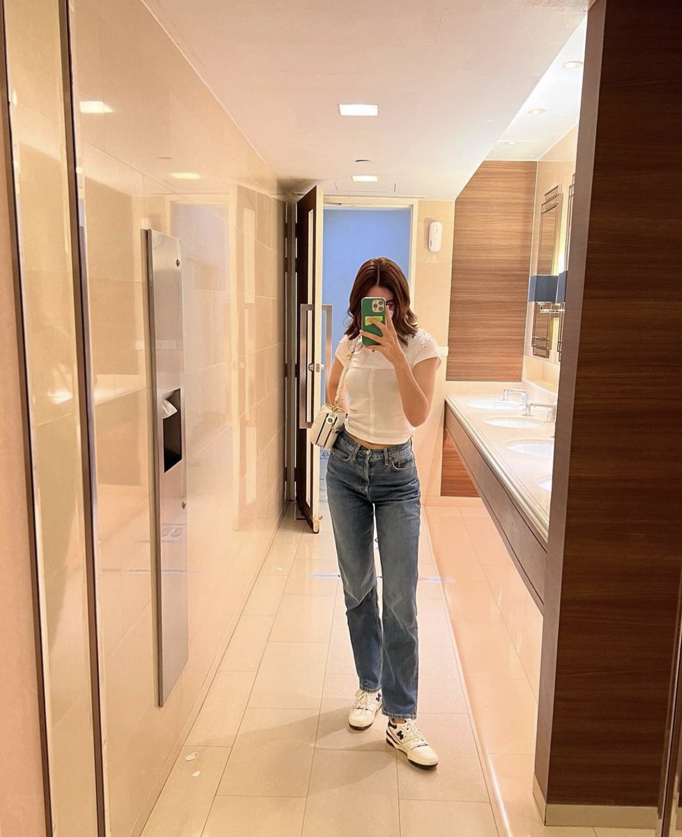 นางเอกแถวหน้าค่ะ หน้าร้านอาหาร..🥢🍣 #kimmy_kimberley #คิมเบอร์ลี่