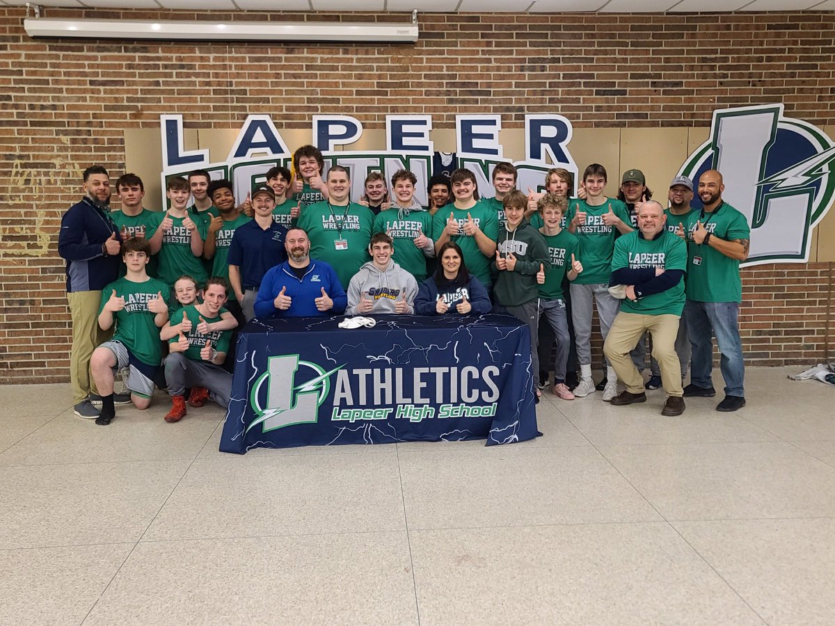Congrats Ashton Light on signing with SC4! You make Lapeer Wrestling proud!
@SC4_wrestling 
<a href="/Lapeerschools/">LapeerSchools</a>