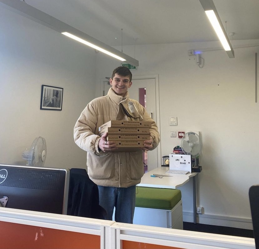 TheCommsCo's tweet photo. Employee wellbeing is a big part of our #CompanyCulture here at CommsCo! Join the talented team and have weekly #PTSessions🦾, #PizzaLunches 🍕 and #MonthlySocials 🍸. Find out more about our #PRInternshipScheme and #AccountExecutive job opening: https://t.co/hIDJ4LhtmT https://t.co/KqQDGmhYLB