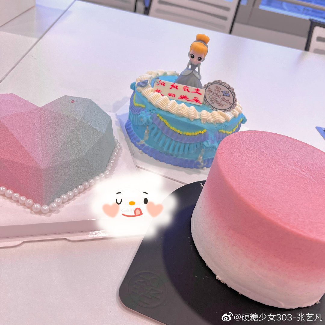 forzhangyifan's tweet photo. 220210 Yifan’s weibo update 
Today I am the little birthday girl 🥳🍰

#FairyYifanDay  
#张艺凡0210生日快乐
#张艺凡贰拾贰年烟火向星辰 https://t.co/PiQBFv3GtR