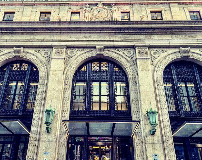 javitscenter's tweet photo. Coming to the Javits Center? Well, there’s a new entrance/exit for all MTA Subway/LIRR and Amtrak trains on 9th Avenue between W33rd + W32nd Streets! There’s also a new food hall with some retail shops to explore. A great addition to the neighborhood. #westsidebestside https://t.co/8hhyhl8yhC