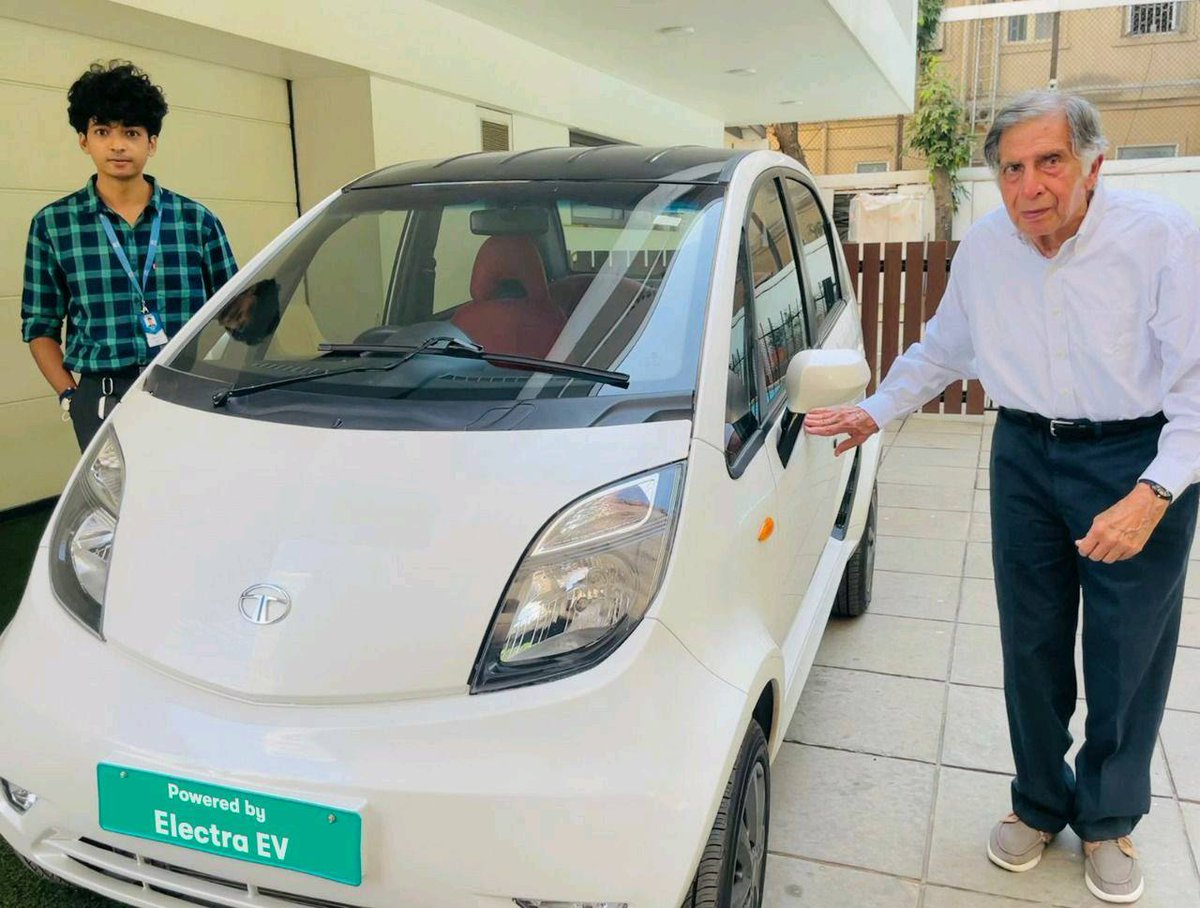 TeslaClubIN's tweet photo. Ratan Tata received a Electric Nano powered by ElectraEV powertrain. It's on a 72V architecture with ARAI range of 213km.

Wonder if someday @Tatamotorsev will launch it for personal segment(CCS2 please if so). https://t.co/T6mdhiXYLE