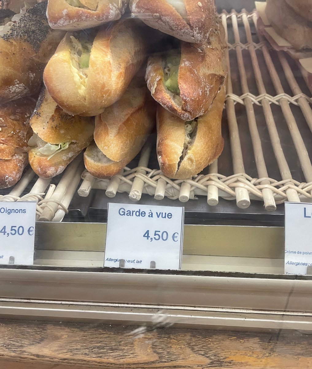 À Toulouse, la boulangerie des Carmes a créé le buzz sur les réseaux sociaux avec son sandwich au poulet et à l’avocat baptisé… "Garde à vue" (photo par <a href="/NZadourian/">Naïri Zadourian</a>)
 
Plus d’infos : bit.ly/3GDutvZ