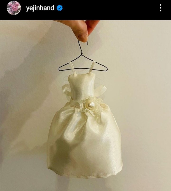 VanteDella's tweet photo. CLOY ,,,, 
OMG believe me my hands is shaking, this is the best news ever, I don't know how describe my feelings now it's too much happiness, my cheeks is hurt because I can't stop smiling 

#HyunBin #SonYejin #binjin #binjincouple #CrashLandingOnYou #CLOY https://t.co/xwxyLSN2Cm