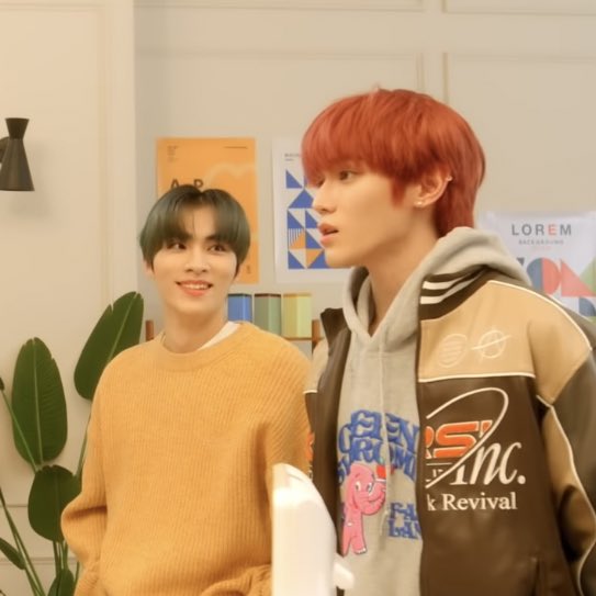Ieetaesthetic's tweet photo. The way xiaojun looking at taeyong?? Im so soft for them🥺🥺 https://t.co/aufGgWsTYF