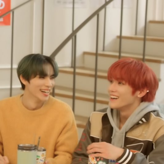 Ieetaesthetic's tweet photo. The way xiaojun looking at taeyong?? Im so soft for them🥺🥺 https://t.co/aufGgWsTYF