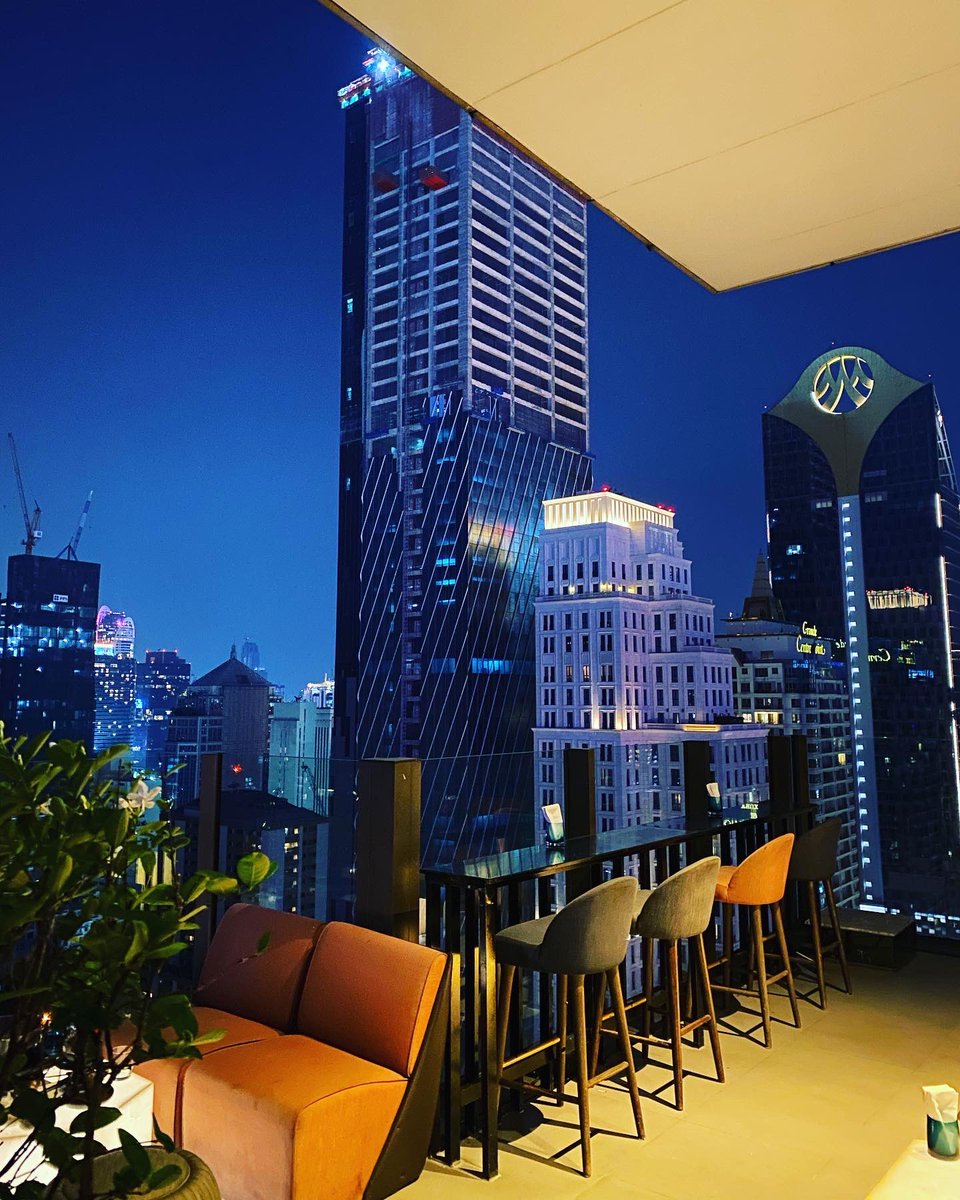 iamkoyjung's tweet photo. ✨Char Rooftop Bar. 🥂😚 ~ ได้เวลาดริ้งค์กันอีกรอบ
#charbar #ก้อยจังรีวิว #indigohotel https://t.co/pc5YOByt0S