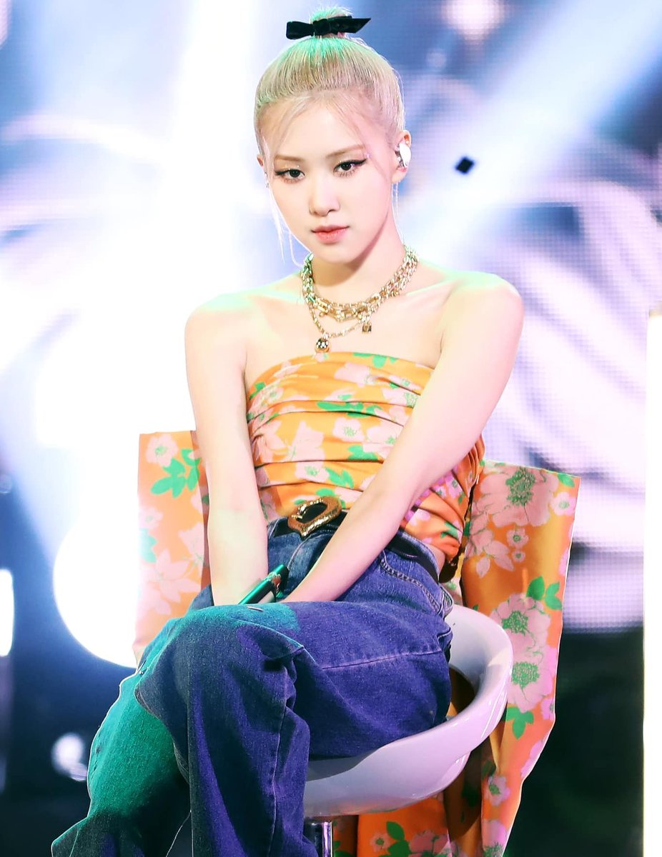 Chúc mừng sinh nhật Roseanne Park, đoá hoa hồng xinh đẹp nhất của chúng mình 🥰

Mong Rosé sẽ luôn mạnh khỏe, hạnh phúc và sớm chạm đến những mục tiêu của bản thân 💕

HAPPY HALF FIFTY ROSÉ
#OurRockstarROSÉDay
#봄의시작_채영아_생일축하해
<a href="/BLACKPINK/">BLACKPINKOFFICIAL</a>