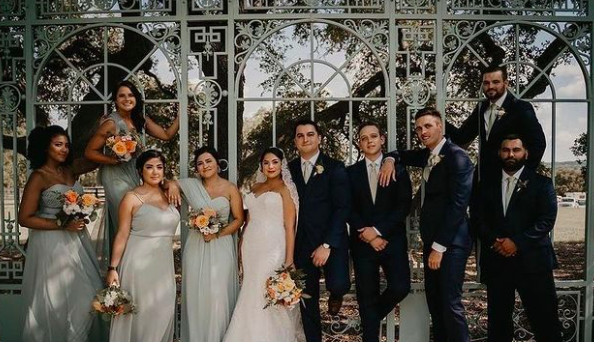 Wedding party goals 🤍

@cloudcraftstudios
@eclipseeventco
<a href="/lolabeautyatx/">Lola Beauty</a>