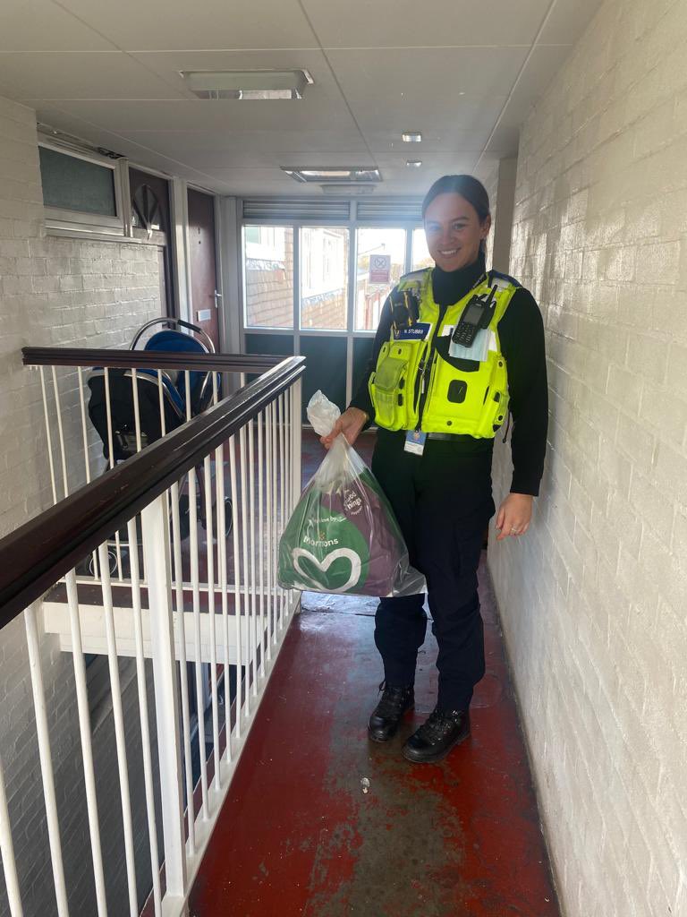 ChelmsleyWMP's tweet photo. #CaringCops | PC Malhi & PCSO Stubbs have been out & about across #ChelmsleyWood delivering food packages today to our more vulnerable members of the community 🥰 #CommunityFirst https://t.co/FDElSEMP5R