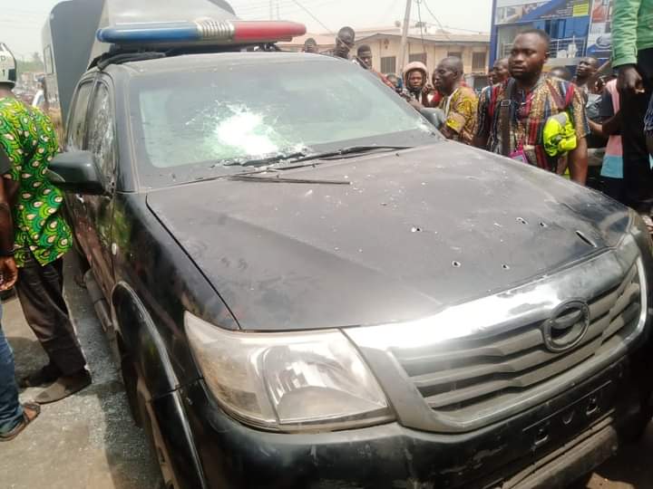 Ogundeji_OLA1's tweet photo. Just in:

Armed robberies Hijacked Bullion Van at Idi Ape Ibadan Oyo state, killed two police officers.

Insecurities in this country is alarming and  the South is receiving it badly. I hope the government can help out here. https://t.co/yoNVCPohs9
