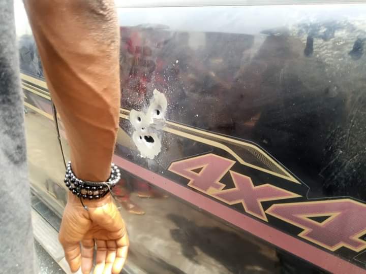 Ogundeji_OLA1's tweet photo. Just in:

Armed robberies Hijacked Bullion Van at Idi Ape Ibadan Oyo state, killed two police officers.

Insecurities in this country is alarming and  the South is receiving it badly. I hope the government can help out here. https://t.co/yoNVCPohs9