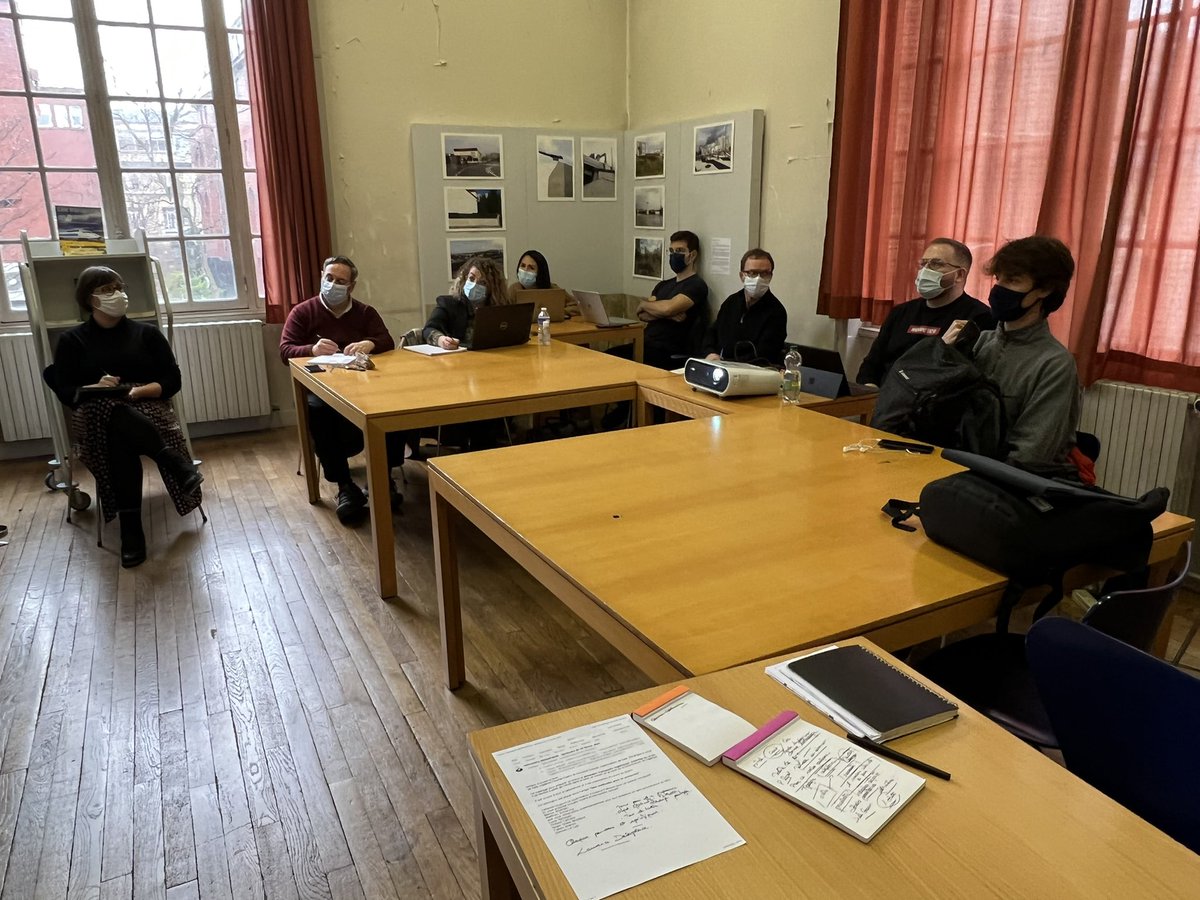 XavBernierGeo's tweet image. Très heureux de piloter cet après-midi 1 séminaire du laboratoire MEDIATIONS sur les méthodes de recherche ds le domaine des mobilités. Des doctorants/doctorantes, des post-docs + des EC plus confirmés. 1 gde transversalité des questions méthodo et Tk : des échanges très riches !