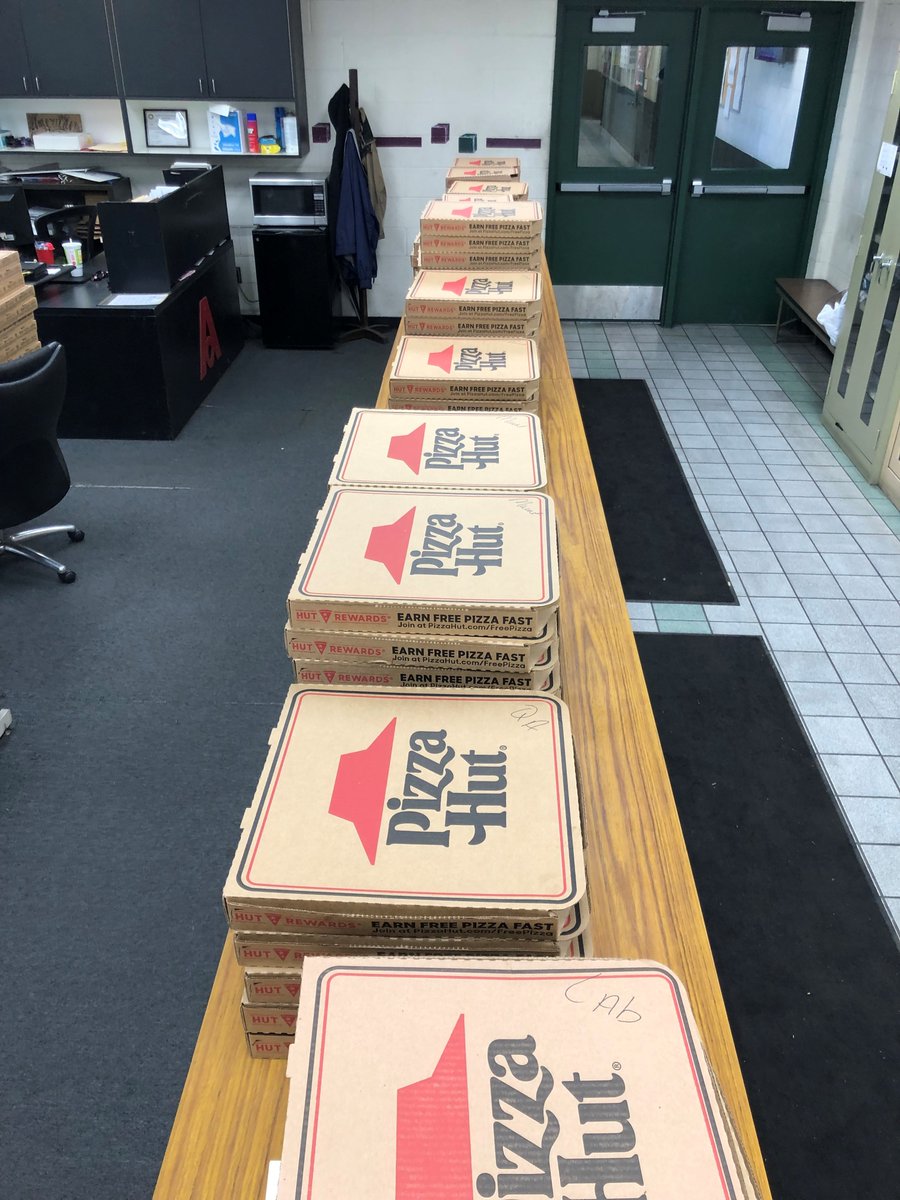 AmerCastings's tweet photo. We celebrated National Pizza Day with a pizza party yesterday! Any guesses on how many pizzas it takes to feed all of our employees? 🍕🍕 https://t.co/p1gMcjoR4Y