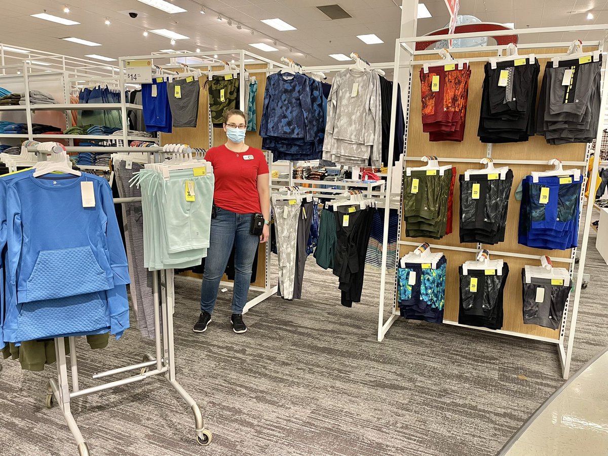 Shout out to DBO <a href="/jlove2403/">Jackie V ⭐️💙💙💙💙💙</a> for Kids AIM Spring Refresh. Thank you for making sure our GUEST’s shopping experience is a great one by maintaining your areas clean and welcoming.