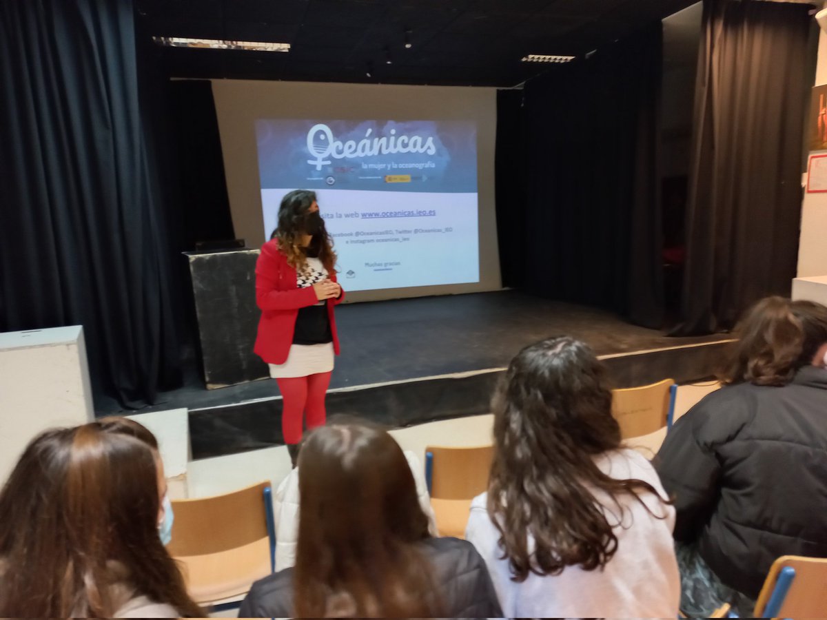 IEO_Cadiz's tweet photo. Nuestra compañera @Margarita_RH ha estado en el @IesSidon explicando como hacer para contar peces sin mojarse con motivo del #DiaDeLaMujeryLaNinaEnLaCiencia, #11F, #enclase11F, @Oceanicas_IEO, @ICMAN_CSIC, @CSICdivulga https://t.co/gN251yfT0k