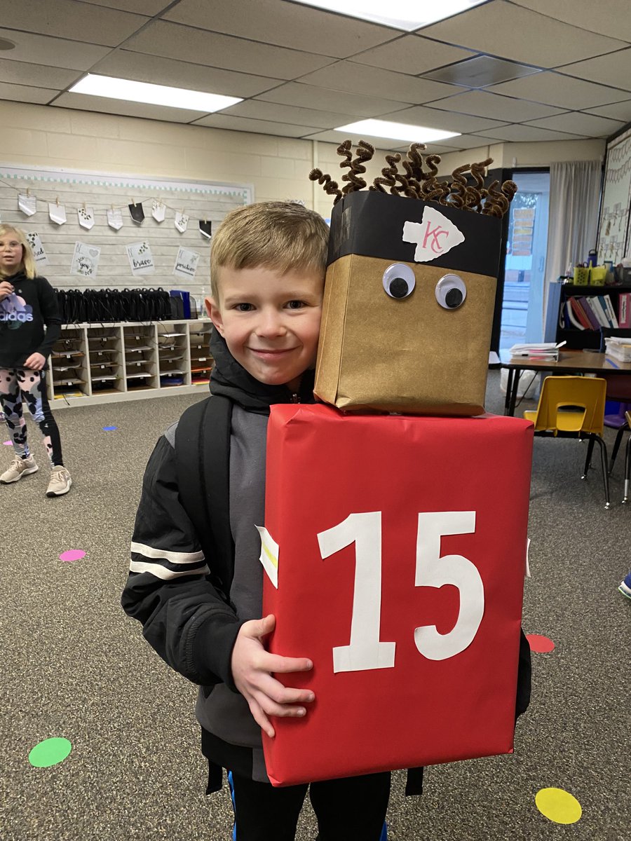 Feeling the love ⁦<a href="/MyWindyHills/">WindyHillsElementary</a>⁩ for #ValentinesDay ⁦<a href="/PatrickMahomes/">Patrick Mahomes II</a>⁩