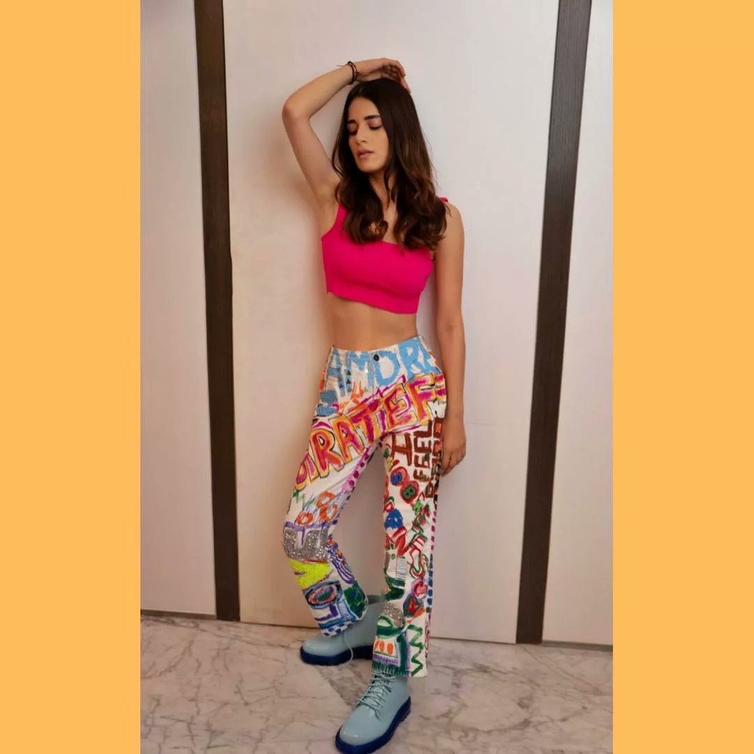 UrbanAsian's tweet photo. Adding pop colour to our mid-week life, @radhikamadan01 is spilling fun in her latest pictures 

#RadhikaMadan 
#popcolour #hotdiva #bollywood #southasian #urbanasian https://t.co/4dlkyCAkRg