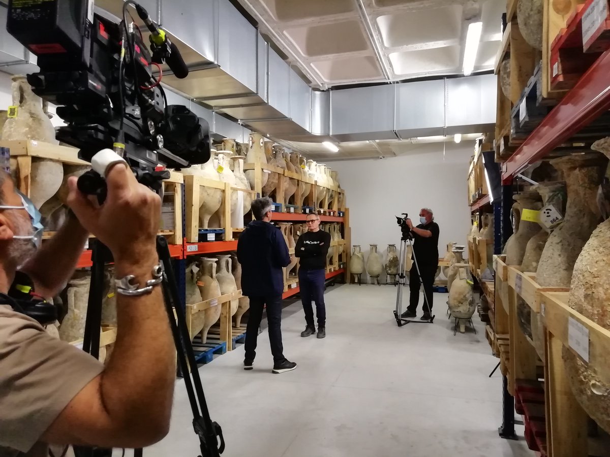 vilamuseu's tweet photo. Os dejamos una foto del rodaje de @la2_tve en el anforario de Vilamuseu para el programa de hoy de #ElCondensadorDeFluzo que pone al mar como escenario de innumerables acontecimientos históricos, entre ellos, el hundimiento del barco romano #BouFerrer cuando se dirigía a Roma. https://t.co/Ip5n2K3mKJ