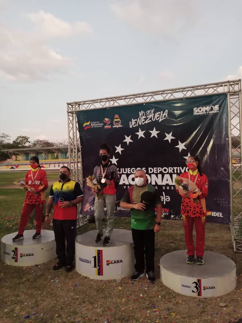 gestionperfecta's tweet photo. Iniciamos este #10Feb con buenas noticias de nuestros atletas que participan en los XX Juegos Deportivos Nacionales 2022. La caraqueña Yermilis Ramos, de la parroquia El Paraíso, obtuvo Medalla de ORO 🥇 en Salto con Pértiga, con una marca de 2.80 Mts. ¡Felicitaciones! 👏 👏 👏 https://t.co/7qUhQYh9i7