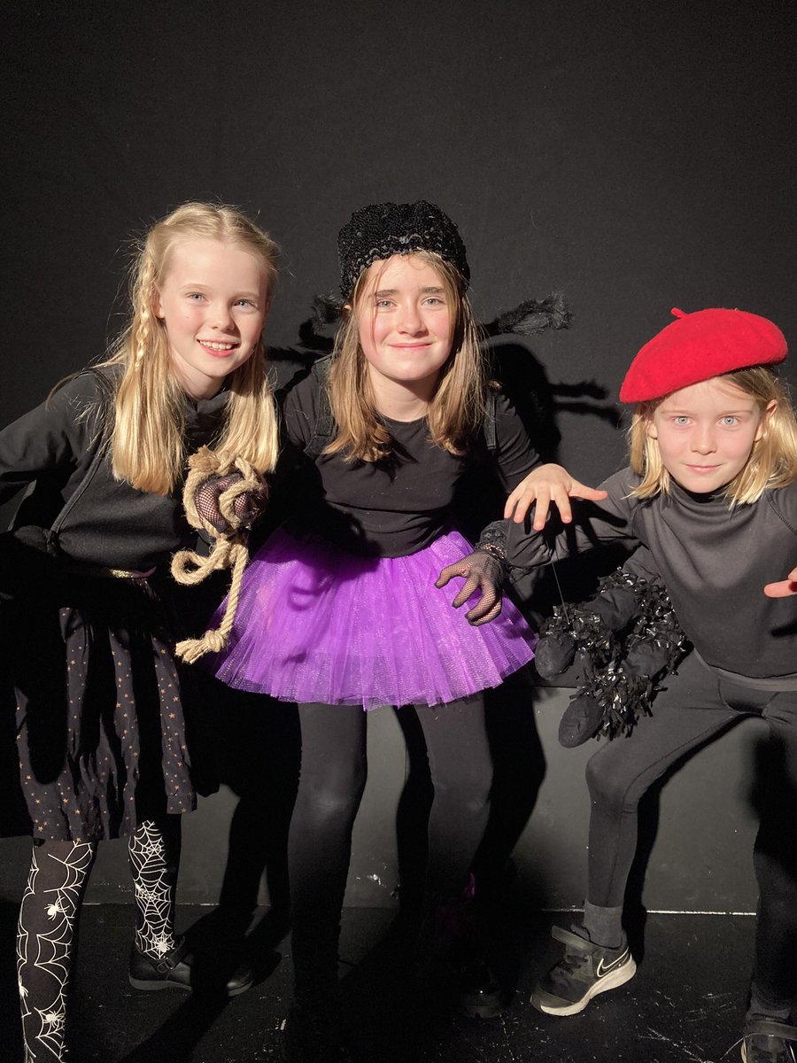 LatPrepEnglish's tweet photo. Y5 @LatymerPrep loved getting into the characters from James and the Giant Peach @roald_dahl - staff puzzled over whom the aunts might be based on! 😂 https://t.co/uS7IJzONu4