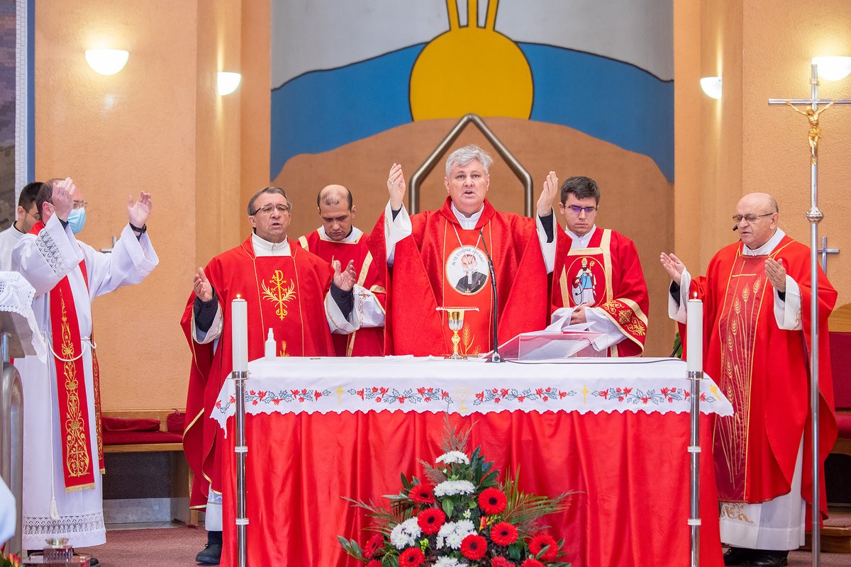 Danas smo u Budaševu proslavili blagdan suzaštitnika naše biskupije svetog blaženika Alojzija Stepinca. 
Blaženi Alojzije, moli za nas!🙏
tinyurl.com/mr33fk3h