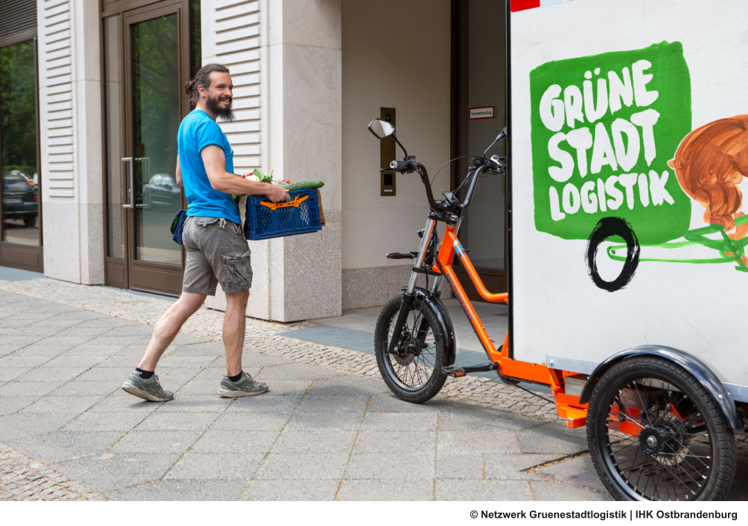 IHK Ostbrandenburg (@ihk_ostbrandenb) on Twitter photo Im Ökodorf <a href="/brodowin_de/">Ökodorf Brodowin</a> wird Abfall vermieden, auf Plastik weitestgehend verzichtet und Produkte kommen per Lastenrad. Dafür gab es unlängst das #Brandenburger #Umweltsiegel. Vor Ort: @vogel_axel, Minister @mlukbrandenburg. Mehr in FORUM ➡ ihk-obb.de/brodowin Im Ökodorf <a href="/brodowin_de/">Ökodorf Brodowin</a> wird Abfall vermieden, auf Plastik weitestgehend verzichtet und Produkte kommen per Lastenrad. Dafür gab es unlängst das #Brandenburger #Umweltsiegel. Vor Ort: @vogel_axel, Minister @mlukbrandenburg. Mehr in FORUM ➡ ihk-obb.de/brodowin