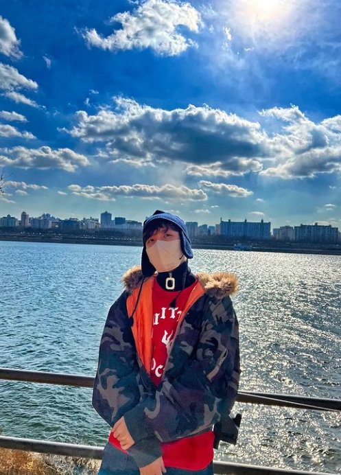 inparkjimin's tweet photo. Jamais irei me cansar de dizer que Jung Hoseok é o icone da moda. O estilo desse homem é simplesmente perfeito https://t.co/TaVducRe1U
