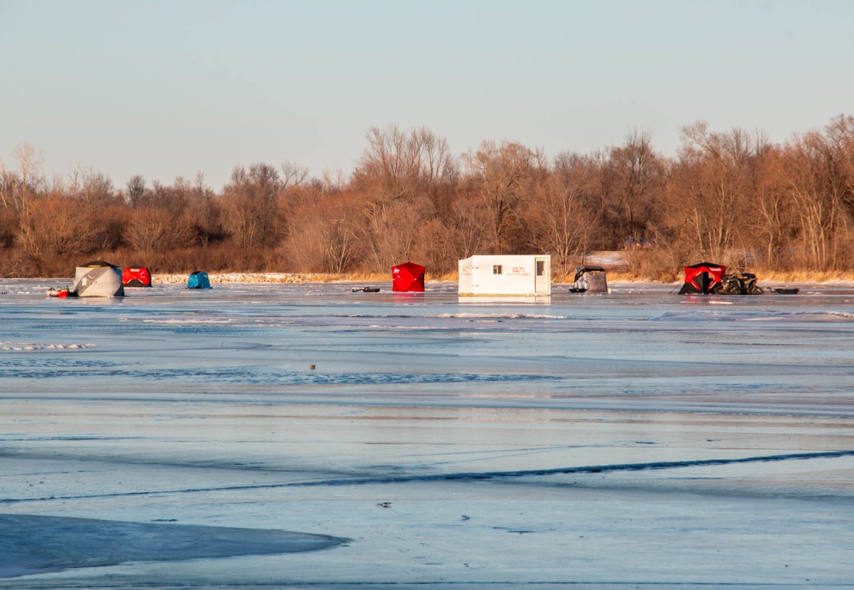 DSMH2O's tweet photo. #ThinkDownstreamThursday reminds you as you wrap up your #icefishing this winter, remove gear &amp; shelters off the ice before Feb. 20 per @iowadnr guidelines. This will ensure you #thinkdownstream &amp; prevent unnecessary debris from entering our #Iowa waterways as the ice thaws. https://t.co/chADT4kfD7