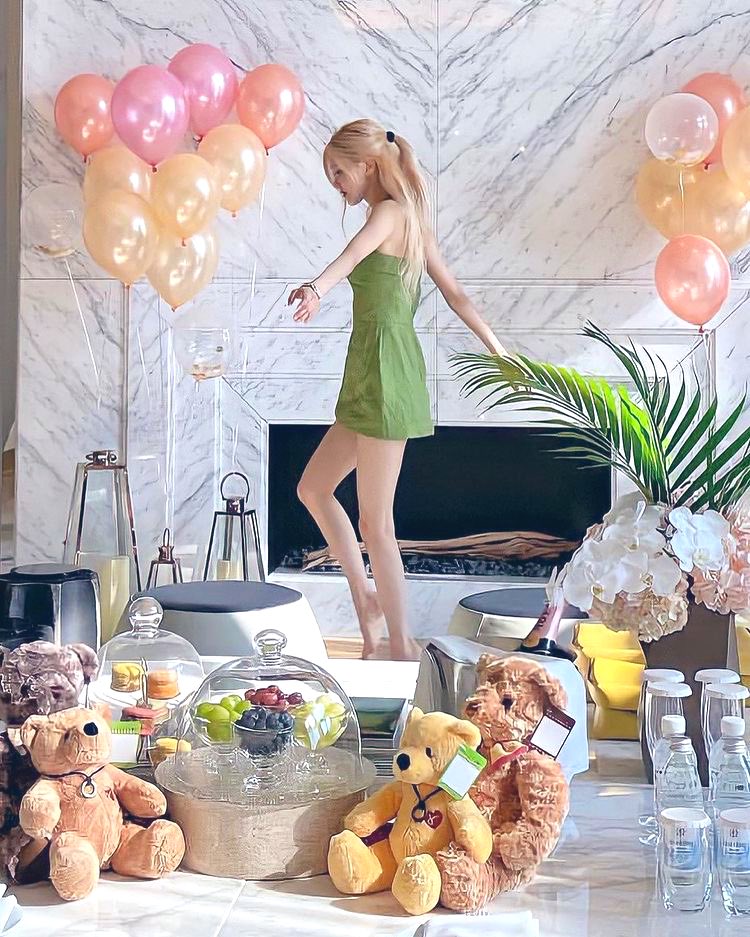 Our trending event for Rosie’s Birthday has started. Use these tags to celebrate with Rosé <a href="/BLACKPINK/">BLACKPINKOFFICIAL</a>

HAPPY HALF FIFTY ROSÉ
#OurRockstarROSÉDay
#봄의시작_채영아_생일축하해