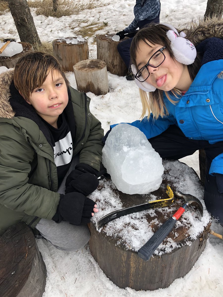 kldavis13's tweet photo. Grade 4/5’s showed their creativity with tools and ice!  Another great outdoor ADST/Art project!@SD27_CC @SD27_ADST #TMOS @ScoutNature https://t.co/97dBBL8Y9Z
