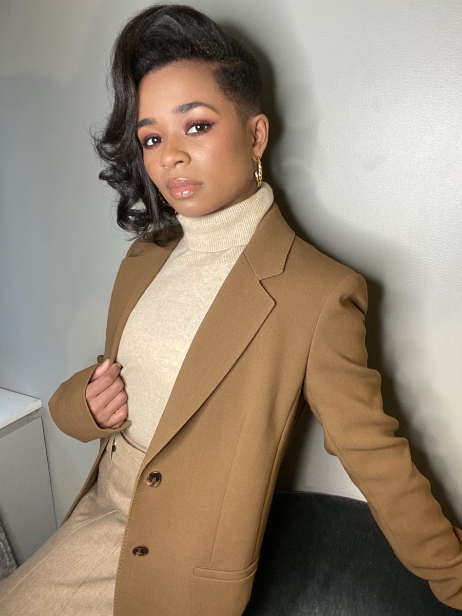 lafayette148ny's tweet photo. When neutrals are anything but boring. Case in point: #InventingAnna star #AlexisFloyd in head-to-toe #L148 https://t.co/TCAQIUYnxW