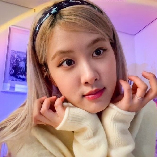 ROSÉ KCHARTS tweet media