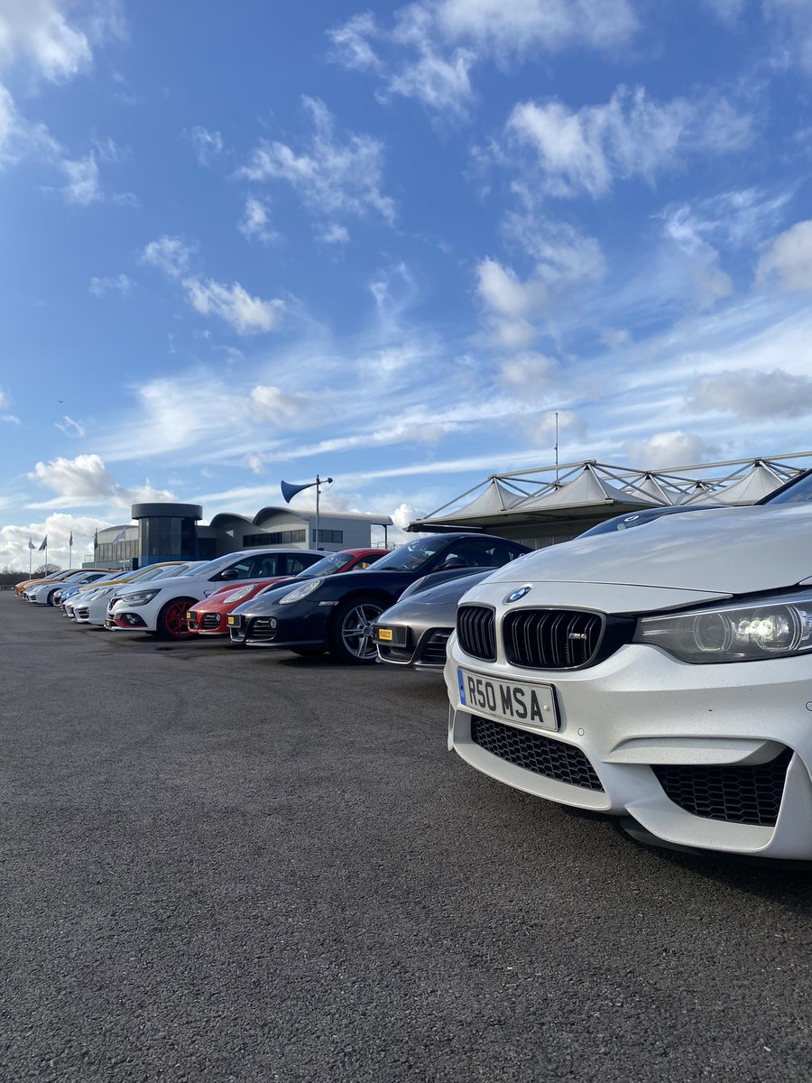 MarketingR50's tweet photo. Quick stop on the drive home👀

#porche #bmw #cars #racetrack #pitstop https://t.co/0SAK2LD8yh