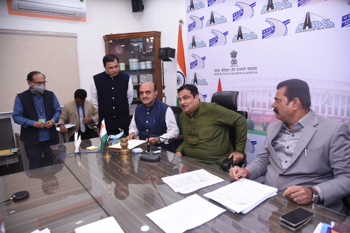 केंद्रीय मंत्री मा. श्री. <a href="/nitin_gadkari/">Nitin Gadkari</a> जी यांच्या अध्यक्षतेखाली दिल्लीतील येथील कार्यालयात झालेल्या बैठकीत चिकलठाणा, बाबा पेट्रोल पंप ते वाळूज एकच उड्डाणपूल या विषयी सविस्तर चर्चा झाली. याबरोबरच नगर नाका ते माळीवाडा आणि दौलताबाद टी पॉइंट ते दौलताबाद किल्ला ते वेरूळ लेणी या