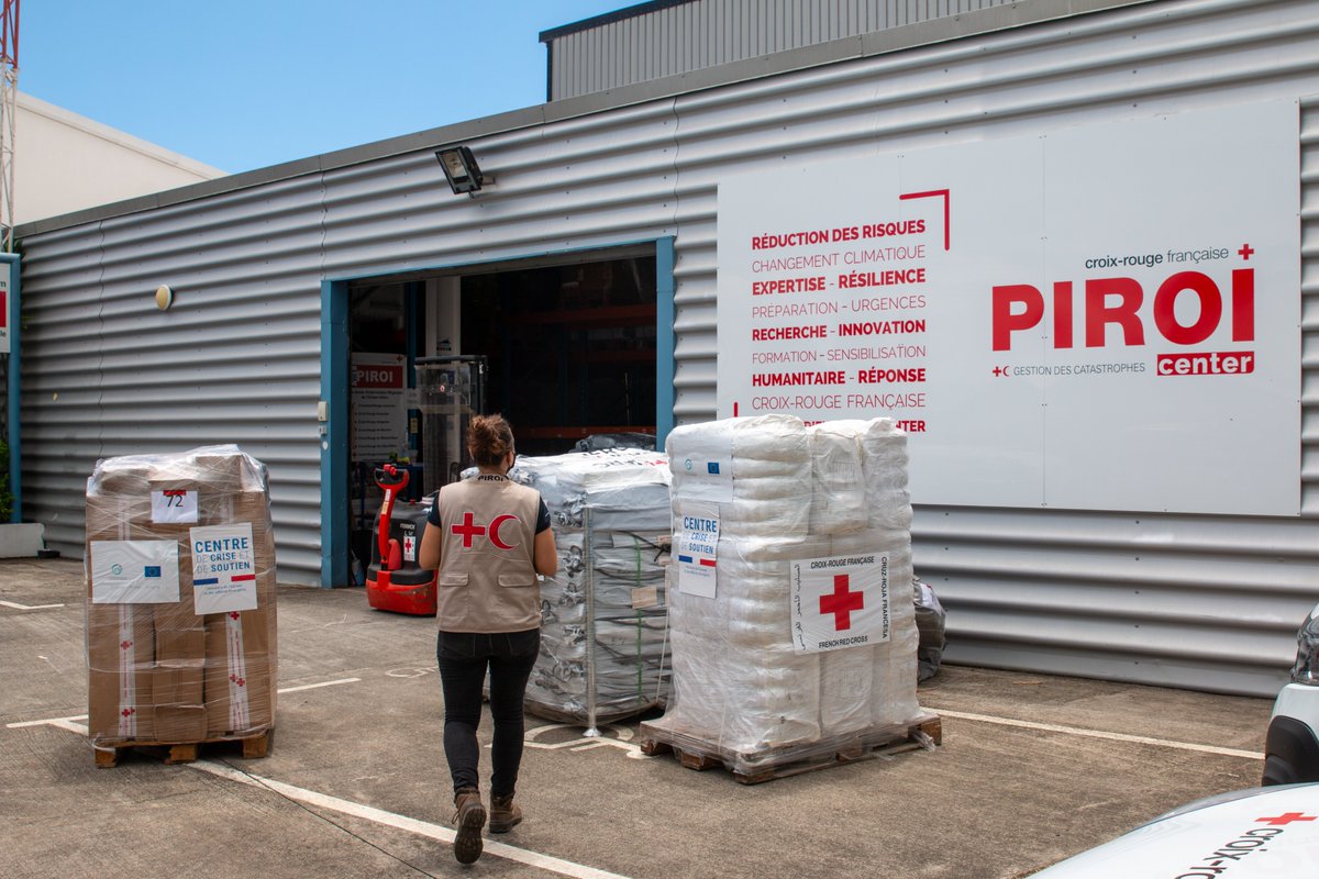 ❗Suite au cyclone #BATSIRAI, la <a href="/CroixRouge/">Croix-Rouge fr</a> française, via la PIROI, déploie 87 tonnes de matériel humanitaire depuis La Réunion et ses entrepôts prépositionnés à #Madagascar.

Avec le soutien de <a href="/CdCMAE/">Centre de Crise et de Soutien</a>, <a href="/EU_Partnerships/">EU International Partnerships 🇪🇺</a>, <a href="/commission_coi/">Commission de l’océan Indien COI_IOC</a>,<a href="/EUAmbMauritius/">Oskar Benedikt</a>,@TCO974, et <a href="/ambafrmada/">France à Madagascar 🇫🇷 🇪🇺</a>.