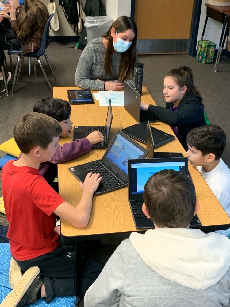 OwensTylerISD's tweet photo. Our fifth graders are enjoying have the UT phase 3 students in the classroom! ๐โ๏ธ๐ฉโ๐ซ #learningtogether #FantasticFifth #UTstudents #OwensElementary https://t.co/6rOxy4nh1B