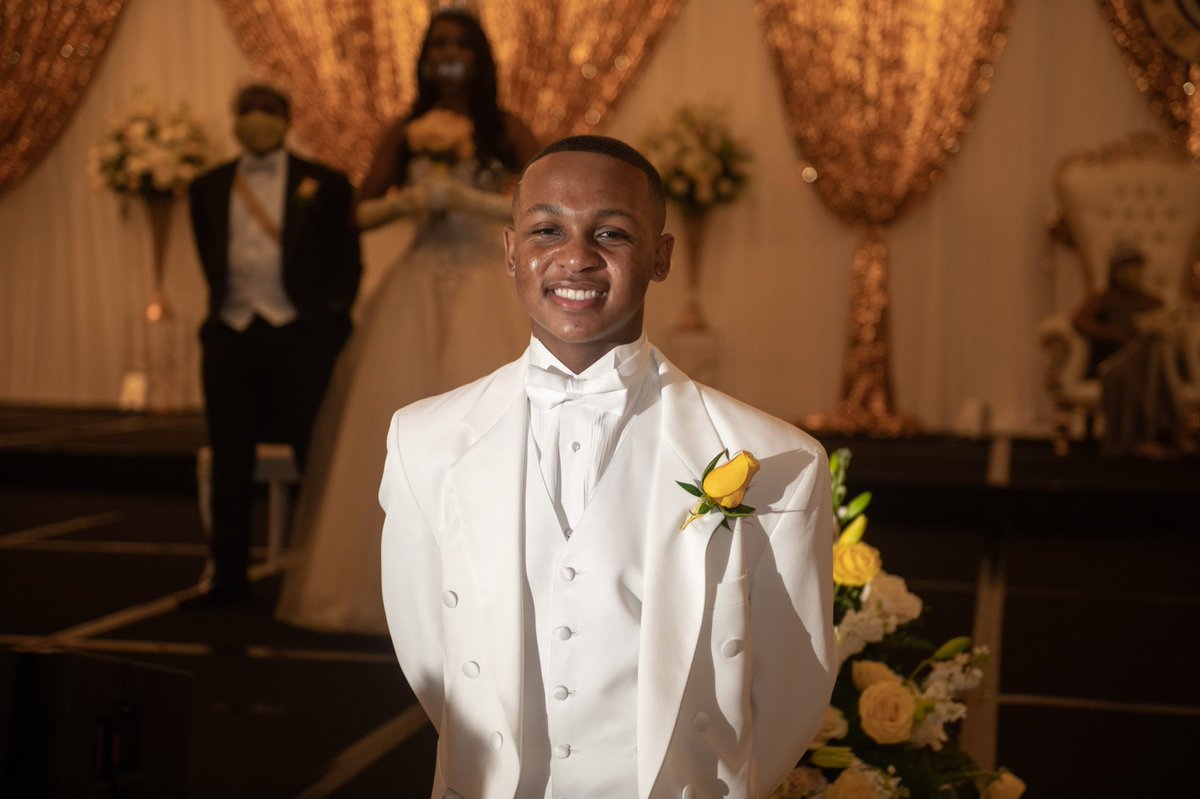 NoahWilliams1's tweet photo. Fellas, it’s Day 4 of Men of Xavier Week! 

Add photos of yourself to this thread for a chance to win a gift card! Let’s show off our excellence and the Men of Xavier!

You have 24 hours! Go! #MOX22 https://t.co/46SlqEMy83