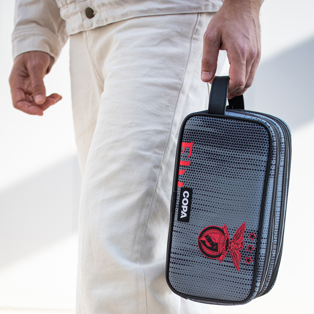 COPAfootball's tweet photo. In collaboration with @SLBenfica, we turned a small batch of #SLBenfica shirts into unique recycled bags. A single piece of every type of bag is now available on chttps://bit.ly/3oDqcTj. First come first serve!

#benfica #benficasempre #benficaworld #recycledbags #footballbag https://t.co/3gZJ6QaNyR