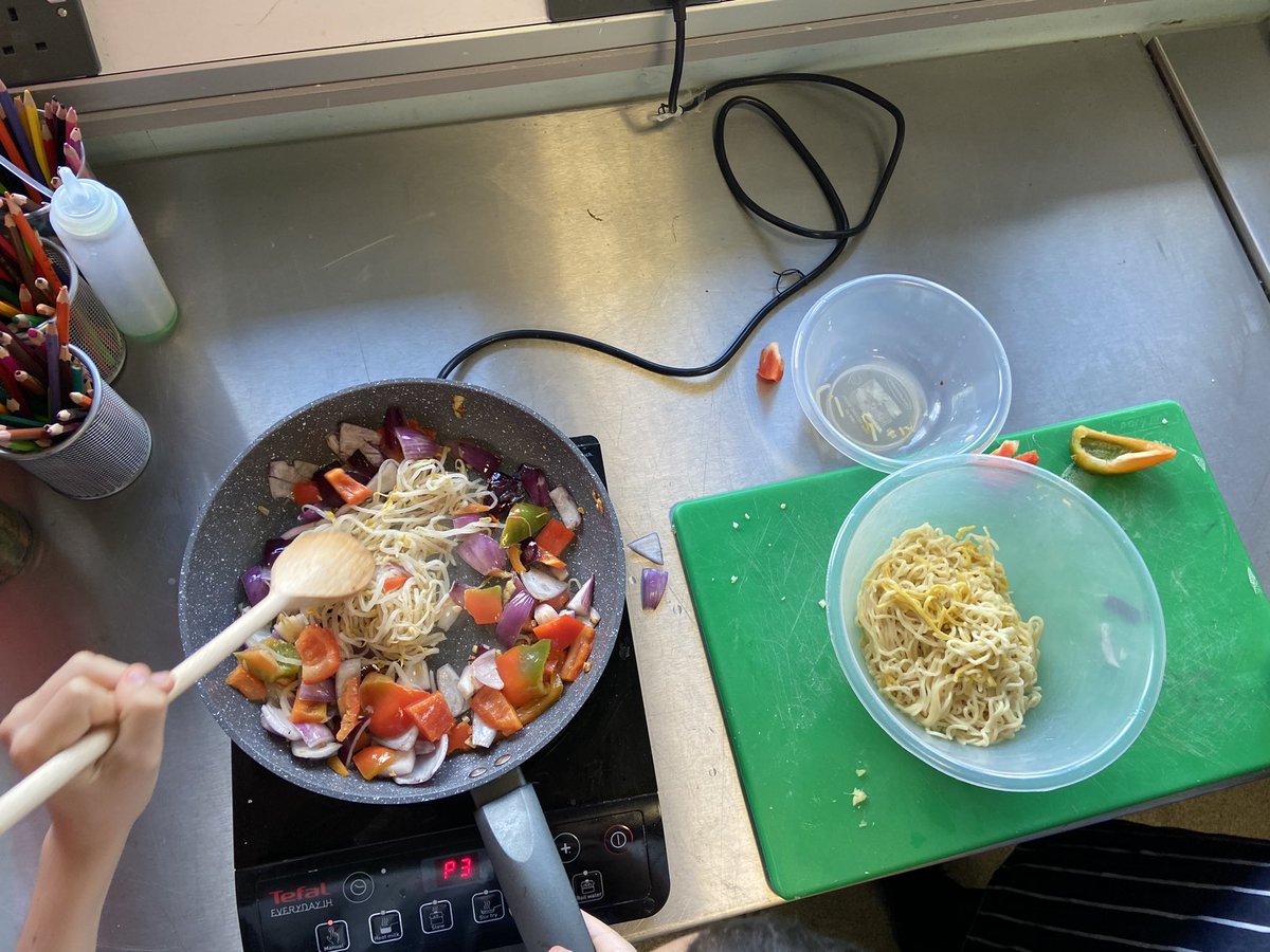 CmaFood's tweet photo. Year 8 cooking up a delicious vegetable stir fry today! https://t.co/NguUxo9Bbi